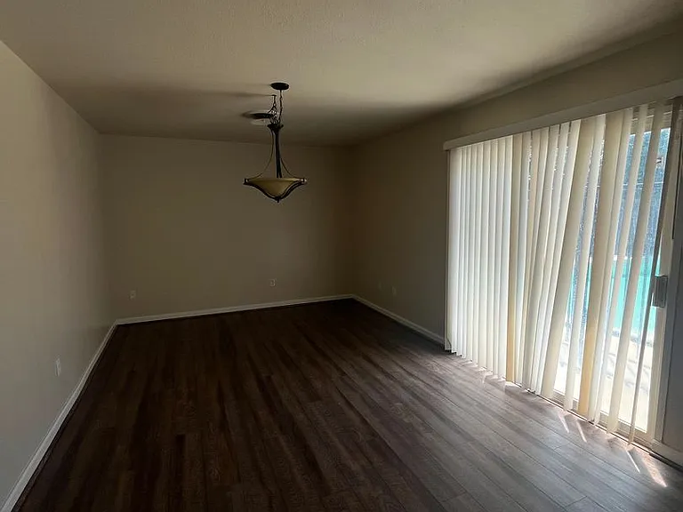 2805 Campbell Ln — Photo 2