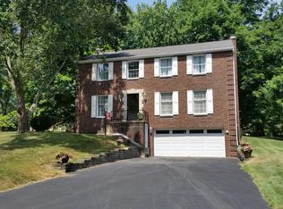 1525 Sandhurst Dr, Pittsburgh, PA 15237