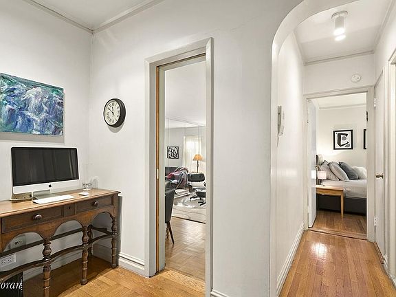 4th image of 147 W 20th St #3A