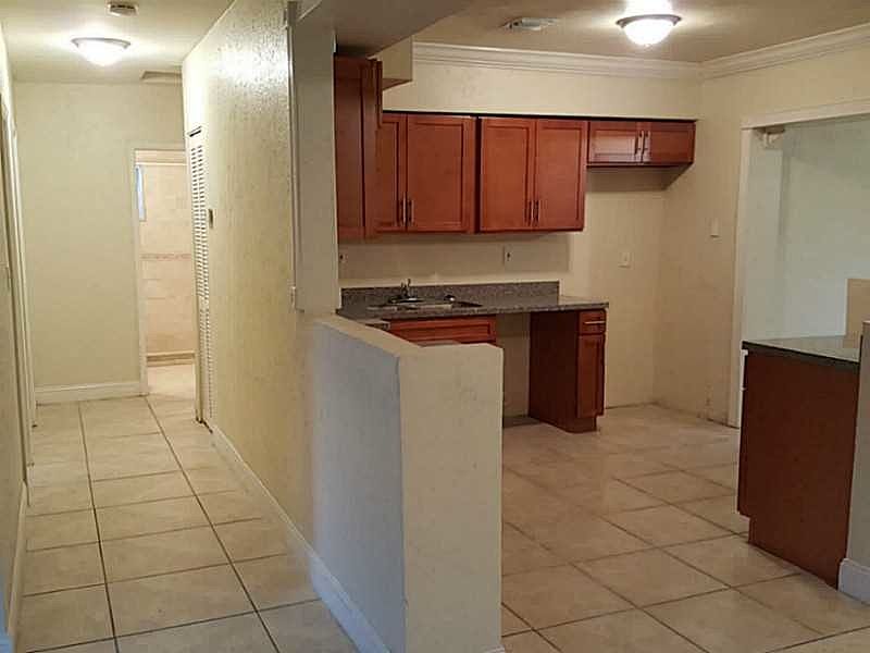 1st image of 15761 NE 14th Ct