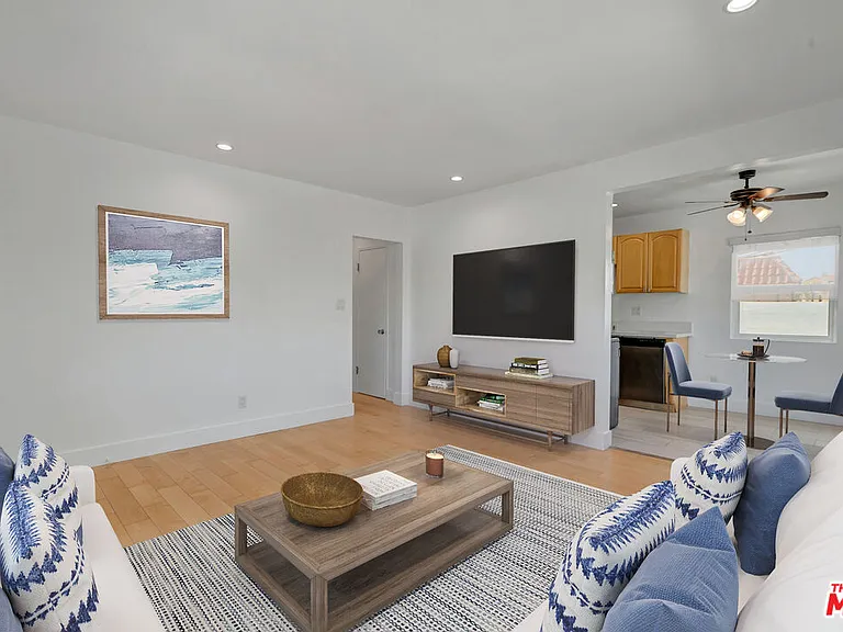 119 Paloma Ave #M — Photo 11