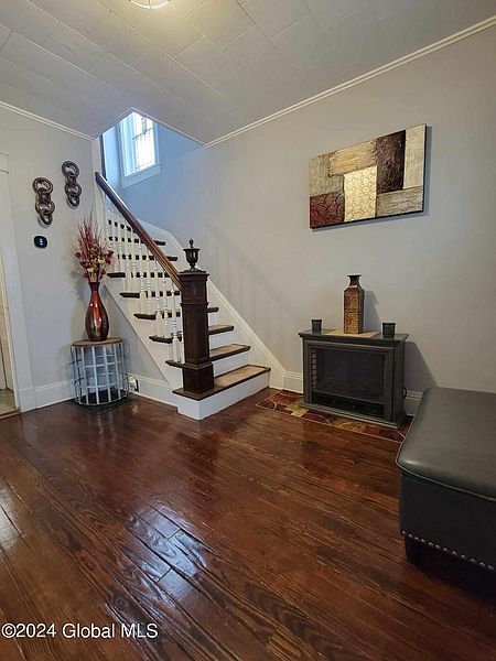2nd image of 10 Lincoln Avenue