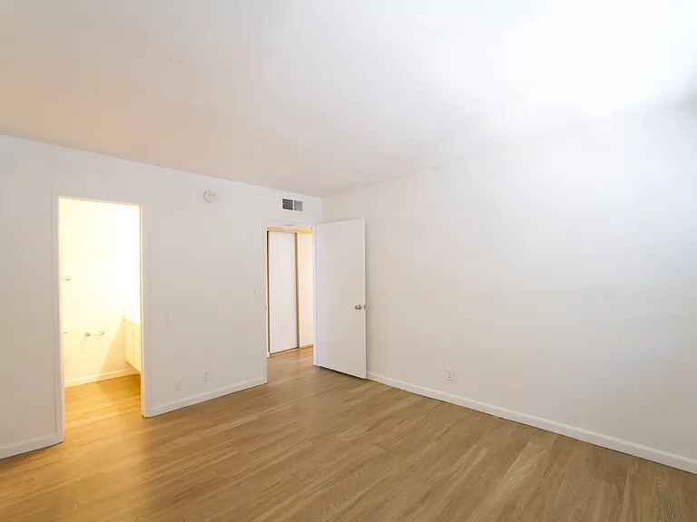 317 N 4th St #110 — Photo 13
