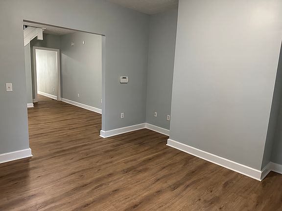 3rd image of 2423 N Kenwood Ave