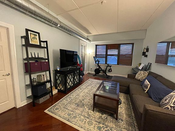 4th image of 3125 W Fullerton Ave APT 403