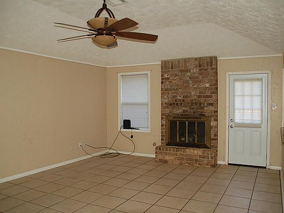 5th image of 1010 Park Bud Ln