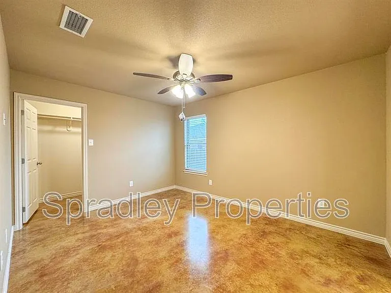 1047B Edwards Dr — Photo 14