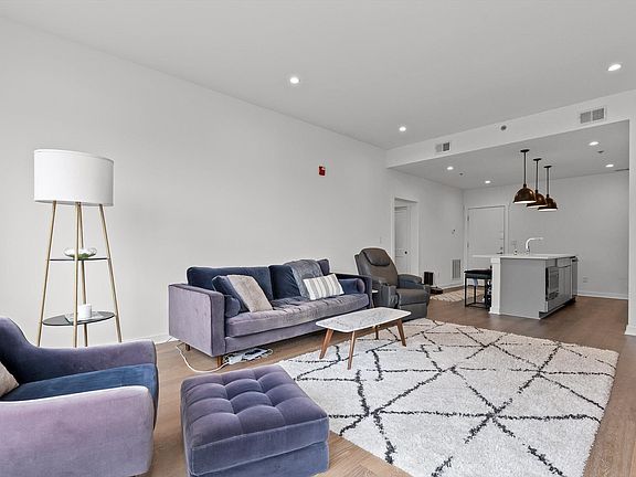 5th image of 411 Fairpoint St #203