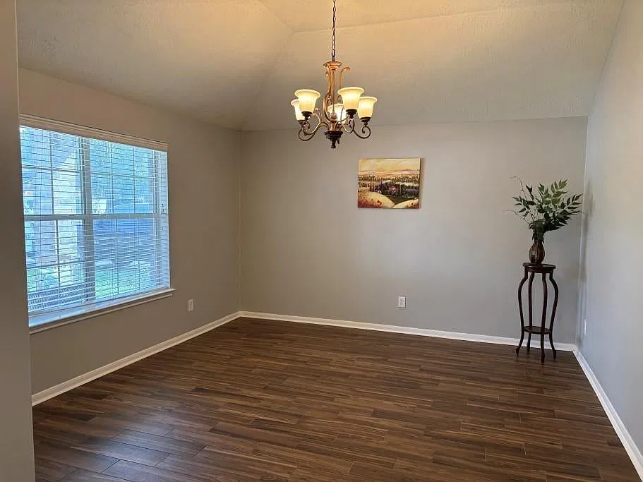 3 bed, 1974 sqft, $1,995 — Photo 4