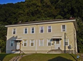 254 Main St, Street, WV 26037