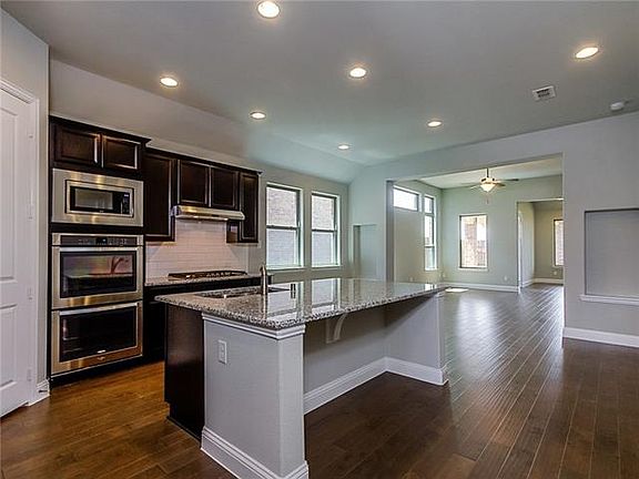 5th image of 3906 Applewood Ln