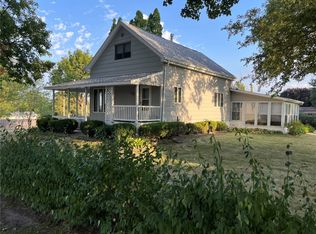 702 W 16th St, Vinton, IA 52349