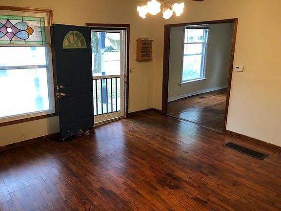 Living room, hardwood floors