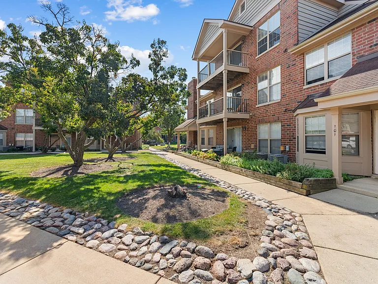Green Trails Apartments — Photo 42
