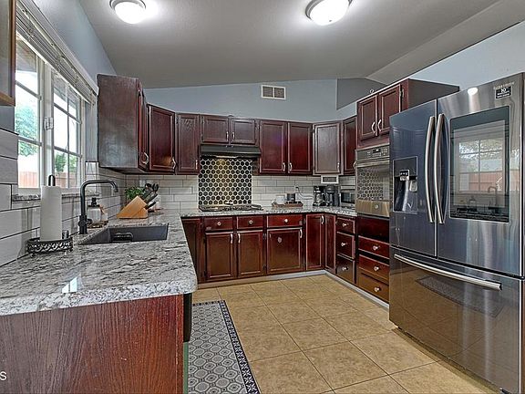 5th image of 861 Calle Camelia