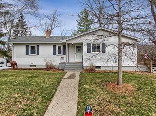 13820 Knollway Dr N, Minnetonka, MN 55305