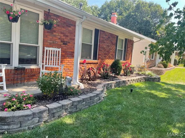 1219 Dorne Dr, Ballwin, MO 63021