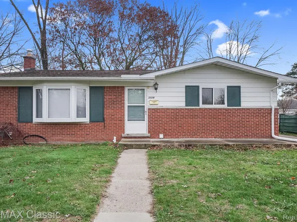 22216 N Brandon St, Farmington, MI 48336