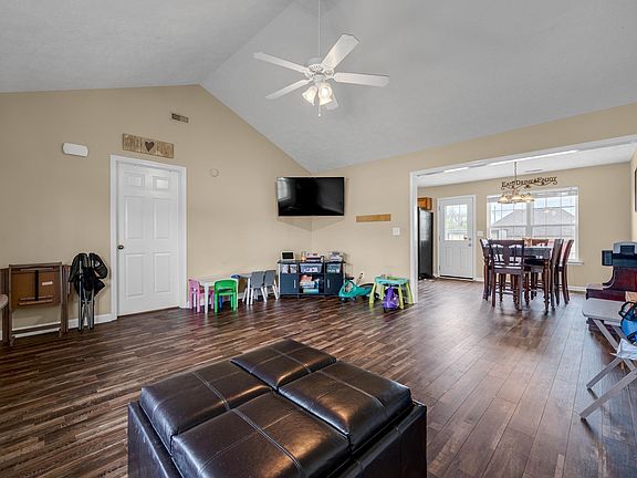4th image of 2833 Cliffside Dr