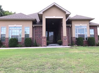 1253 Chesterfield Dr, Webb City, MO 64870