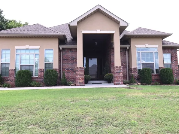 1253 Chesterfield Dr, Webb City, MO 64870