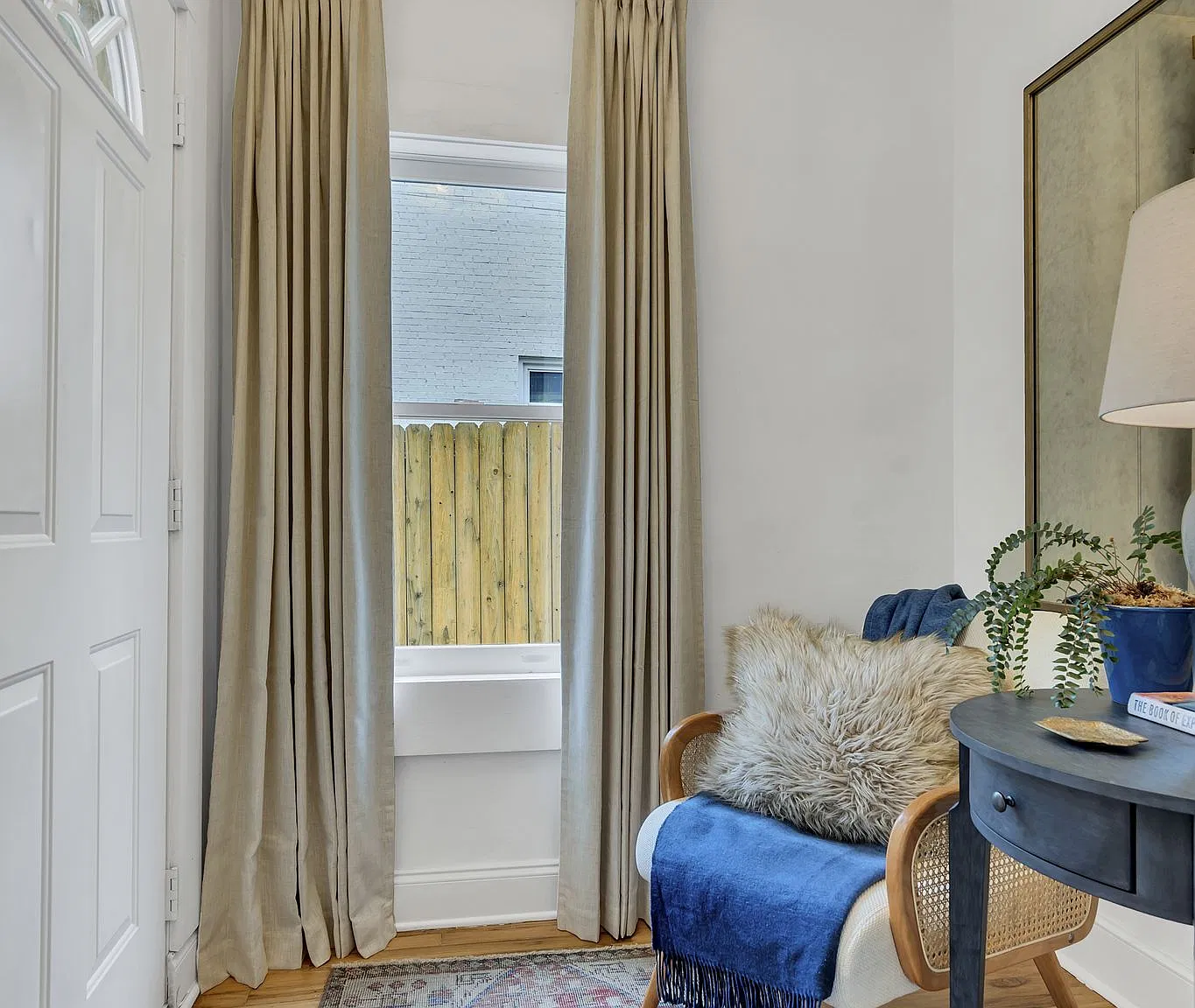 2526 Sunset Pl — Photo 4