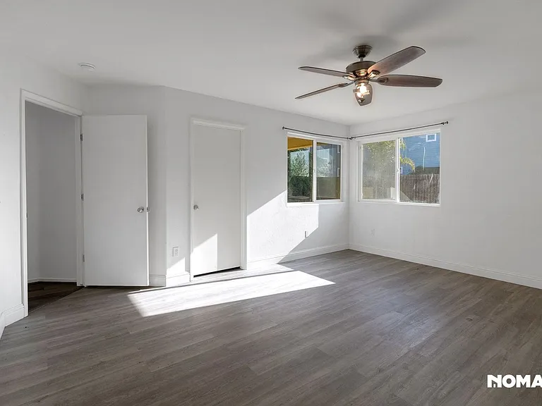 530 Hall St — Photo 11