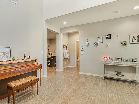 3rd image of 14436 Fernando Zubia Ave
