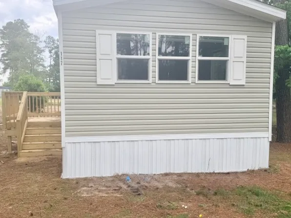 117 Lucy Ln, Raeford, NC 28376