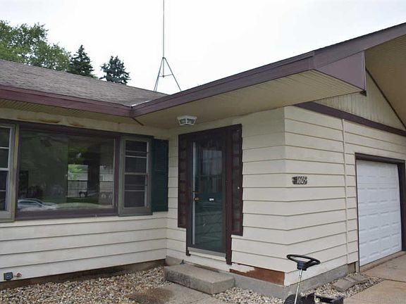 2nd image of 1605 E Memorial Dr