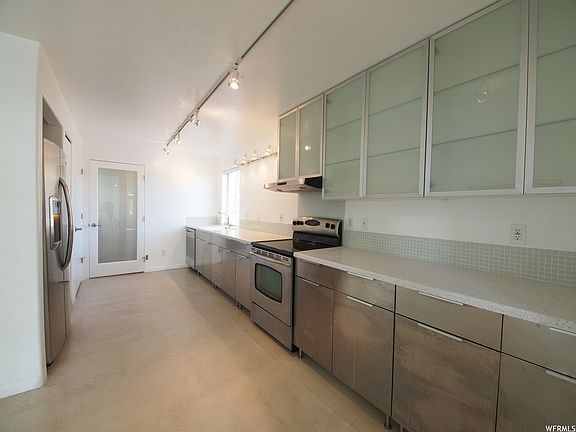 5th image of 430 Aspen Dr #2