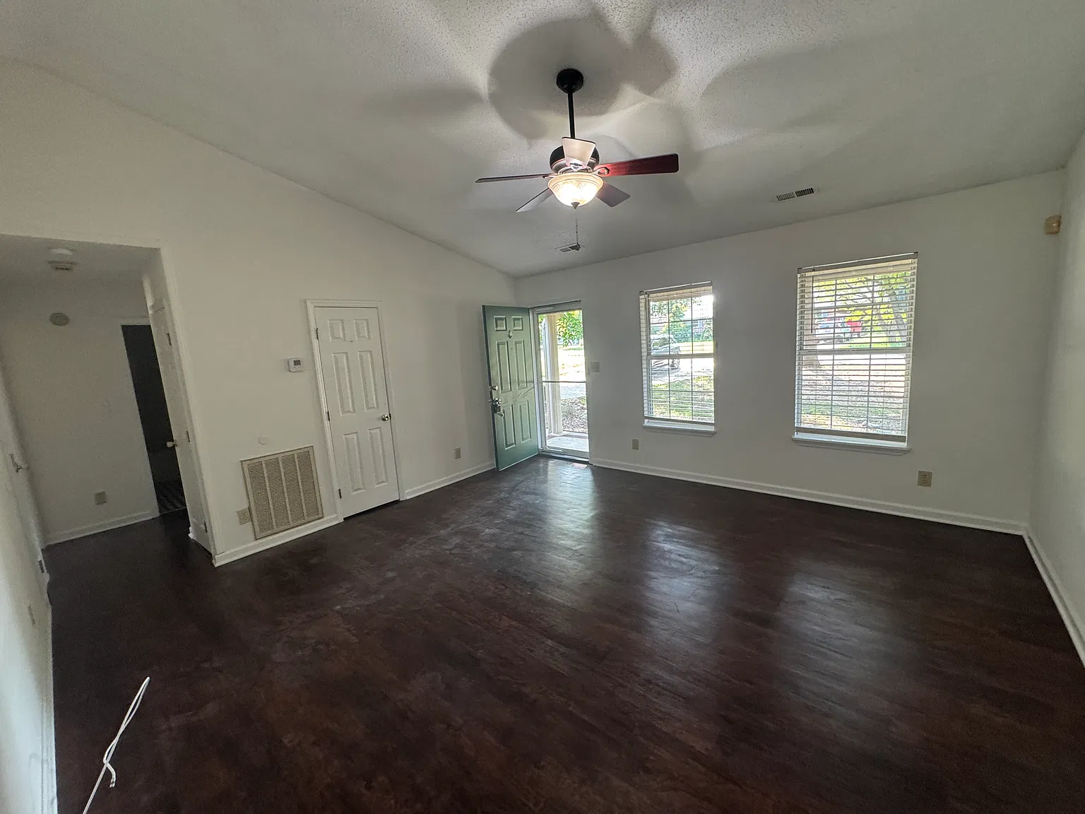 3 bed, 1305 sqft, $1,895 — Photo 4
