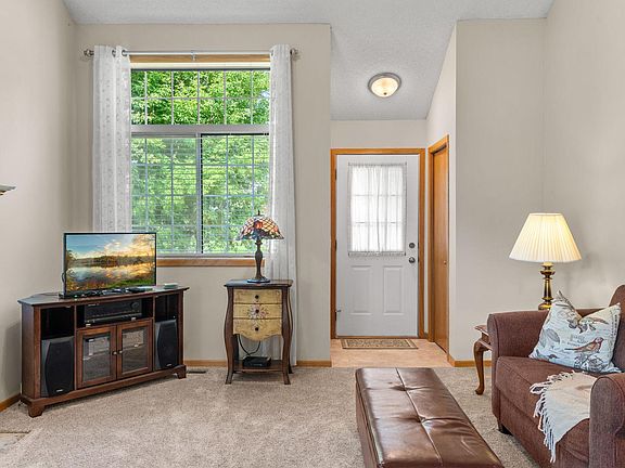 4th image of 12761 Edgewater Path