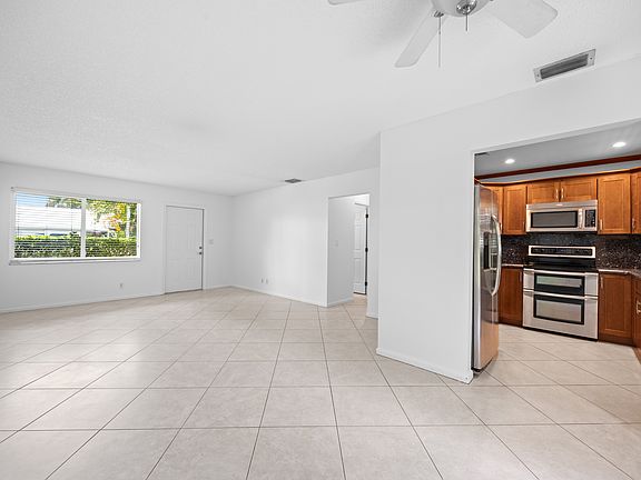5th image of 1614 NE 11th Ave #1614