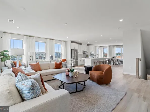 717 Thomas Ln #B, Manassas, VA 20111