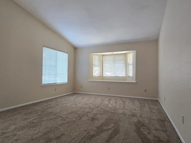 215 Avenida Espana — Photo 9
