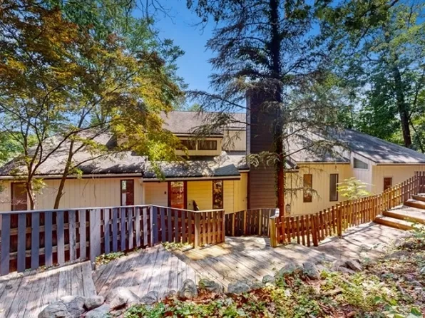 136 Buena Vista Dr, Ringwood Boro, NJ 07456