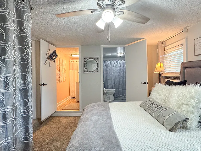 402 Underwood St — Photo 24