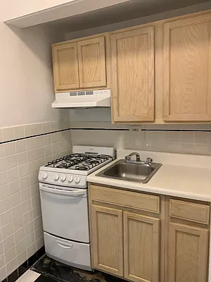 Rented by Salon Realty Corp | media 12