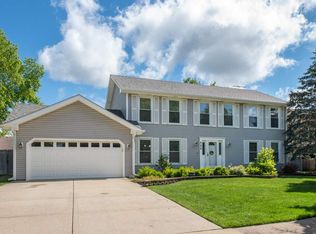 460 W Wilshire Dr, Hoffman Estates, IL 60067