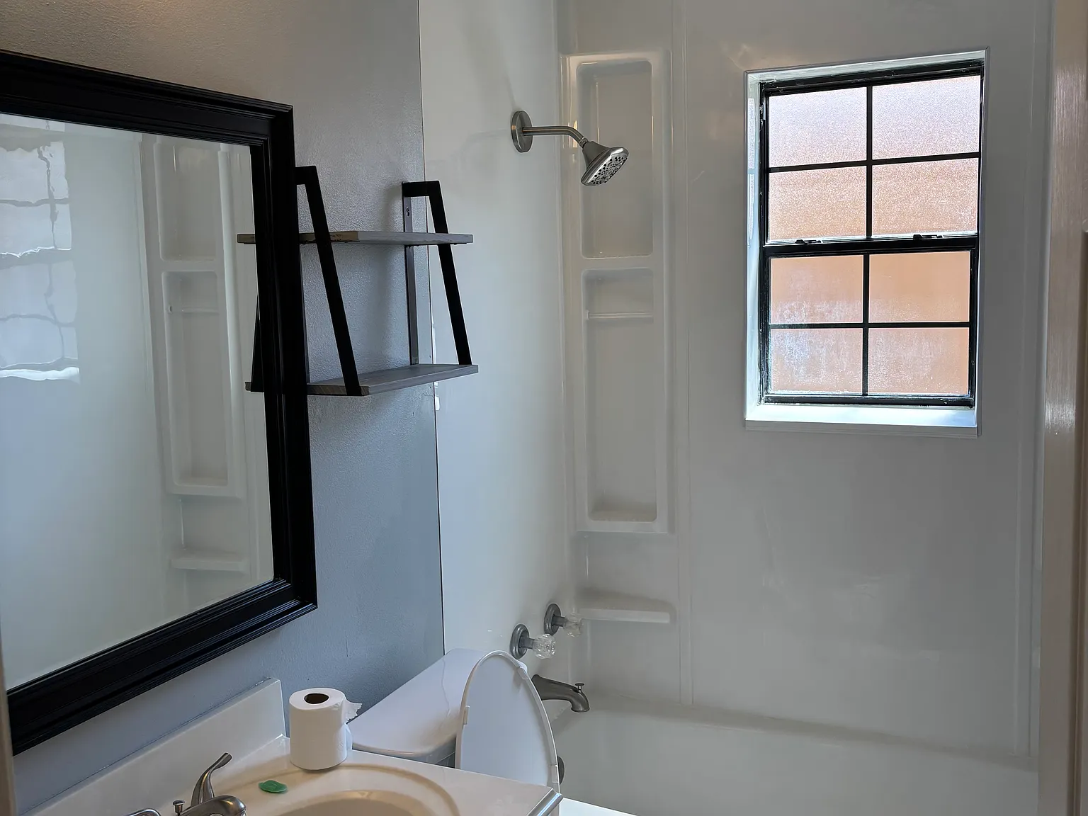 3 bed, 1.5 bath, 1500 sqft, $1,700 — Photo 2