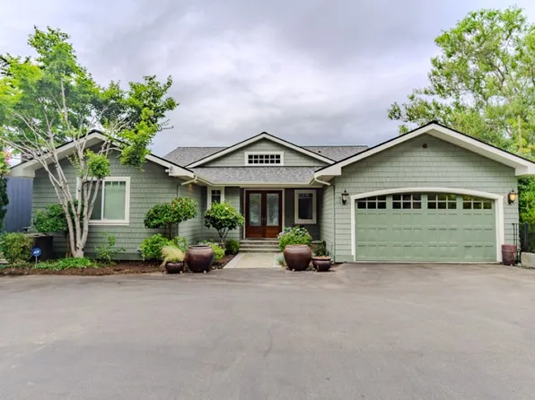 8568 Sand Point Way NE, Seattle, WA 98115