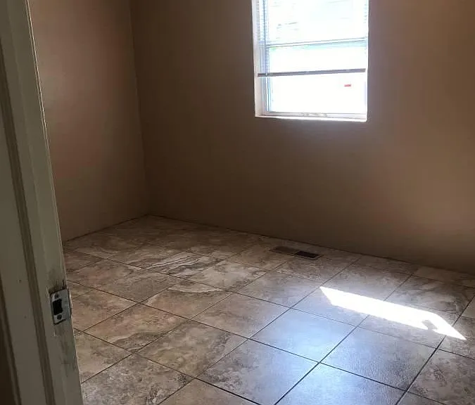 811 N Kansas St — Photo 8