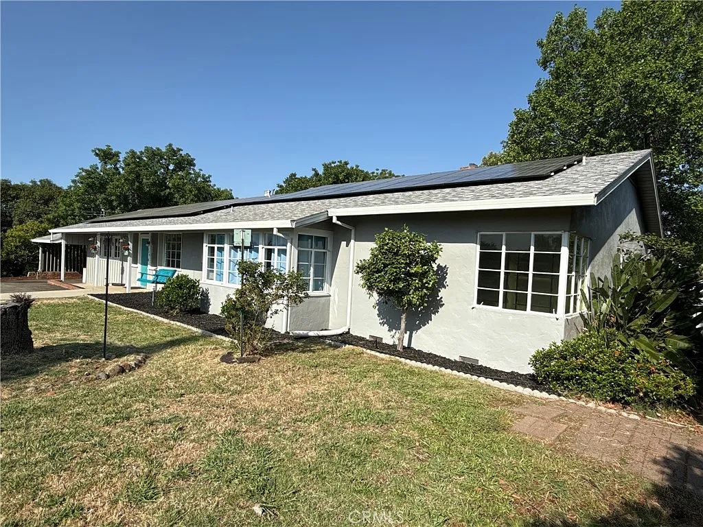 149 Acacia Ave photo 1