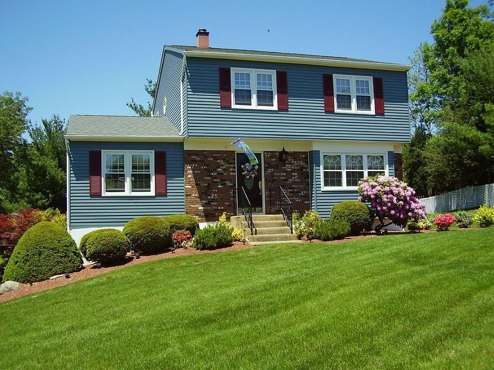 4 BR Colonial