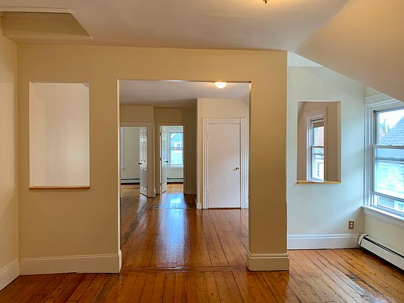 2nd image of 114-116 Daboll St #3