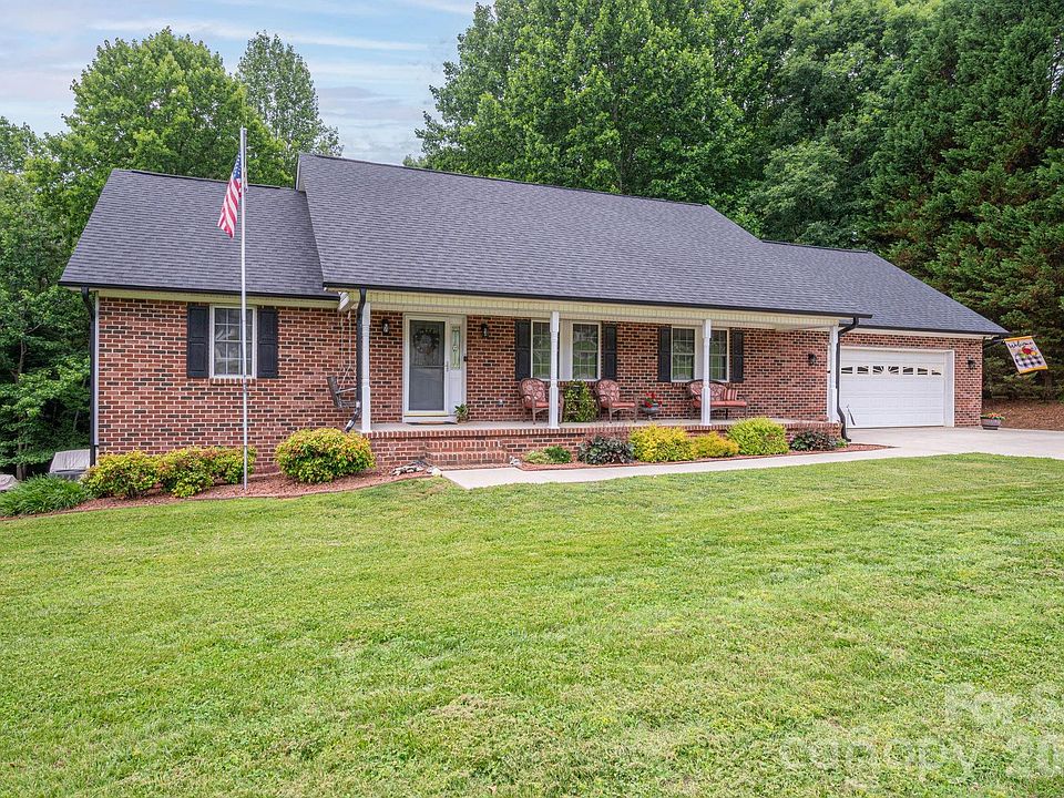 1st image of 2479 Old Pond Dr