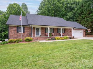 2479 Old Pond Dr, Lincolnton, NC 28092