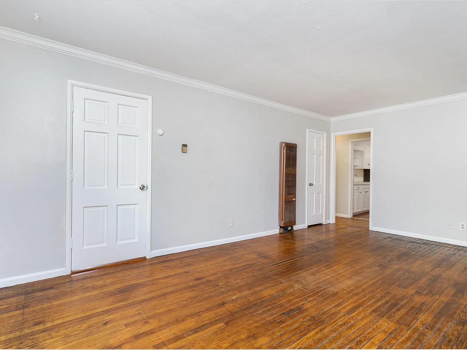 3 bed, 1077 sqft, $2,500 — Photo 4