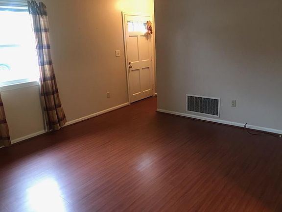 2nd image of 544 Frey St